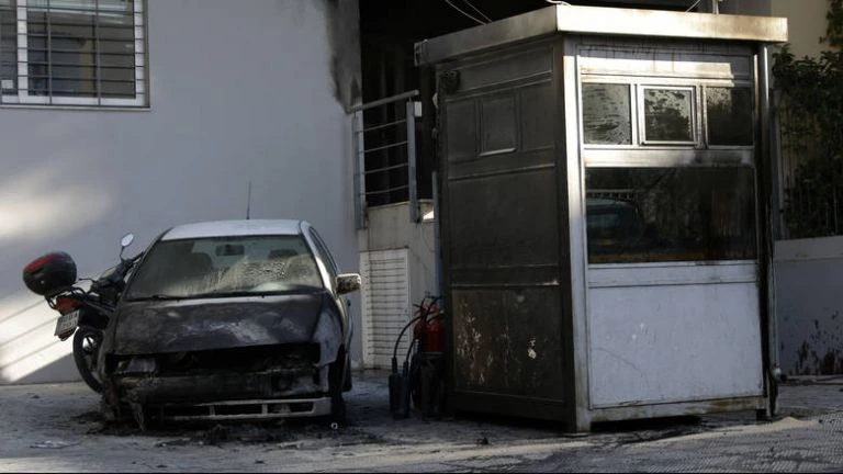Ήθελαν νεκρό! «Δυστυχώς, σώθηκε ο φρουρός», λένε οι εμπρηστές του Α.Τ. Πάτρας